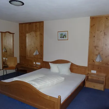 Koeflerhof Apartman *